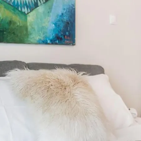 Apartment Apartment! Wifi, A/c, Netflix, Self Check-in!