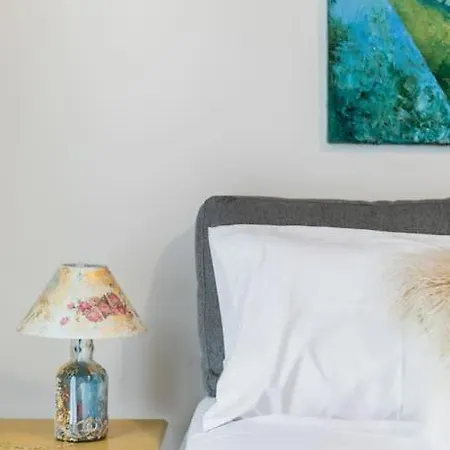 Apartment! Wifi, A/c, Netflix, Self Check-in!