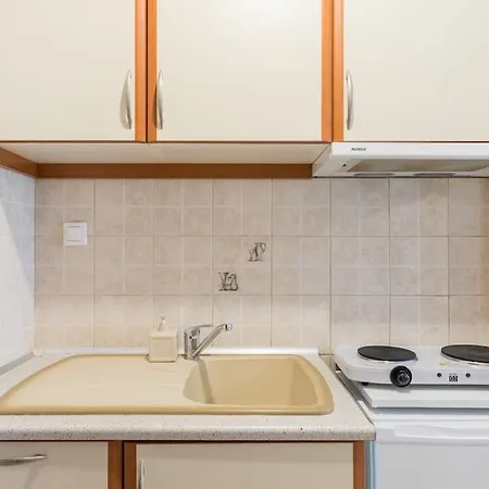 Apartment! Wifi, A/c, Netflix, Self Check-in! *